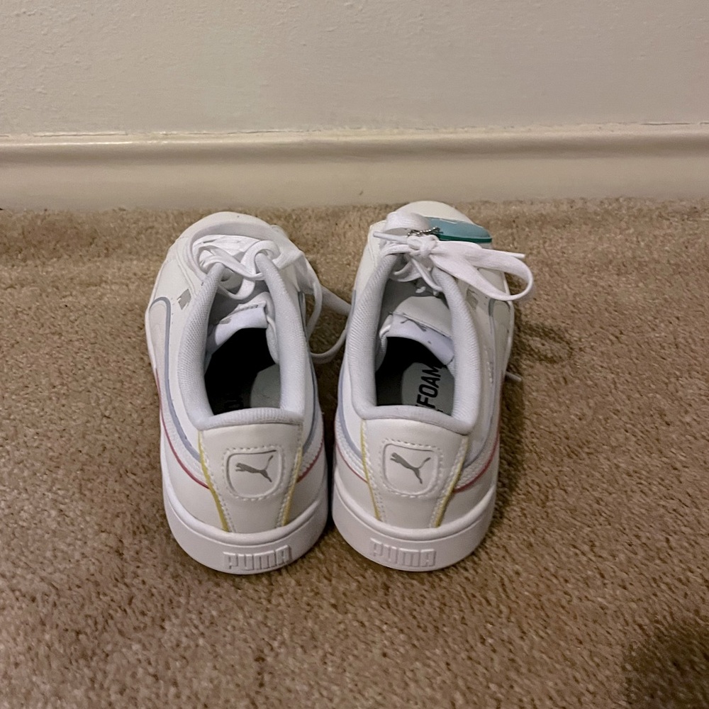 White puma shoes